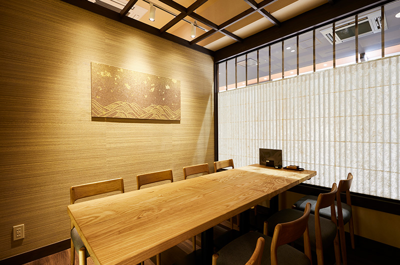 ［4］テーブル 8名様